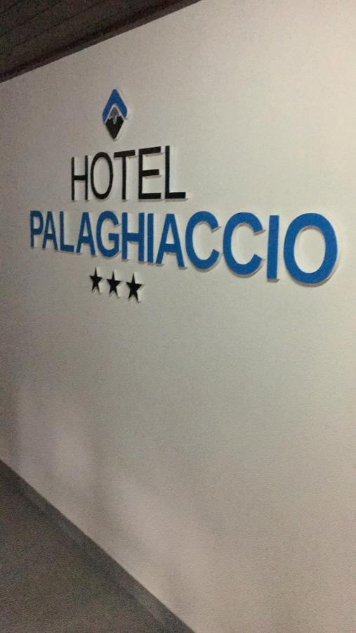 Hotel Palaghiaccio Cotronei Bagian luar foto